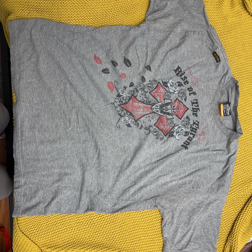 Akademiks Gray Tee with Red Cross Design